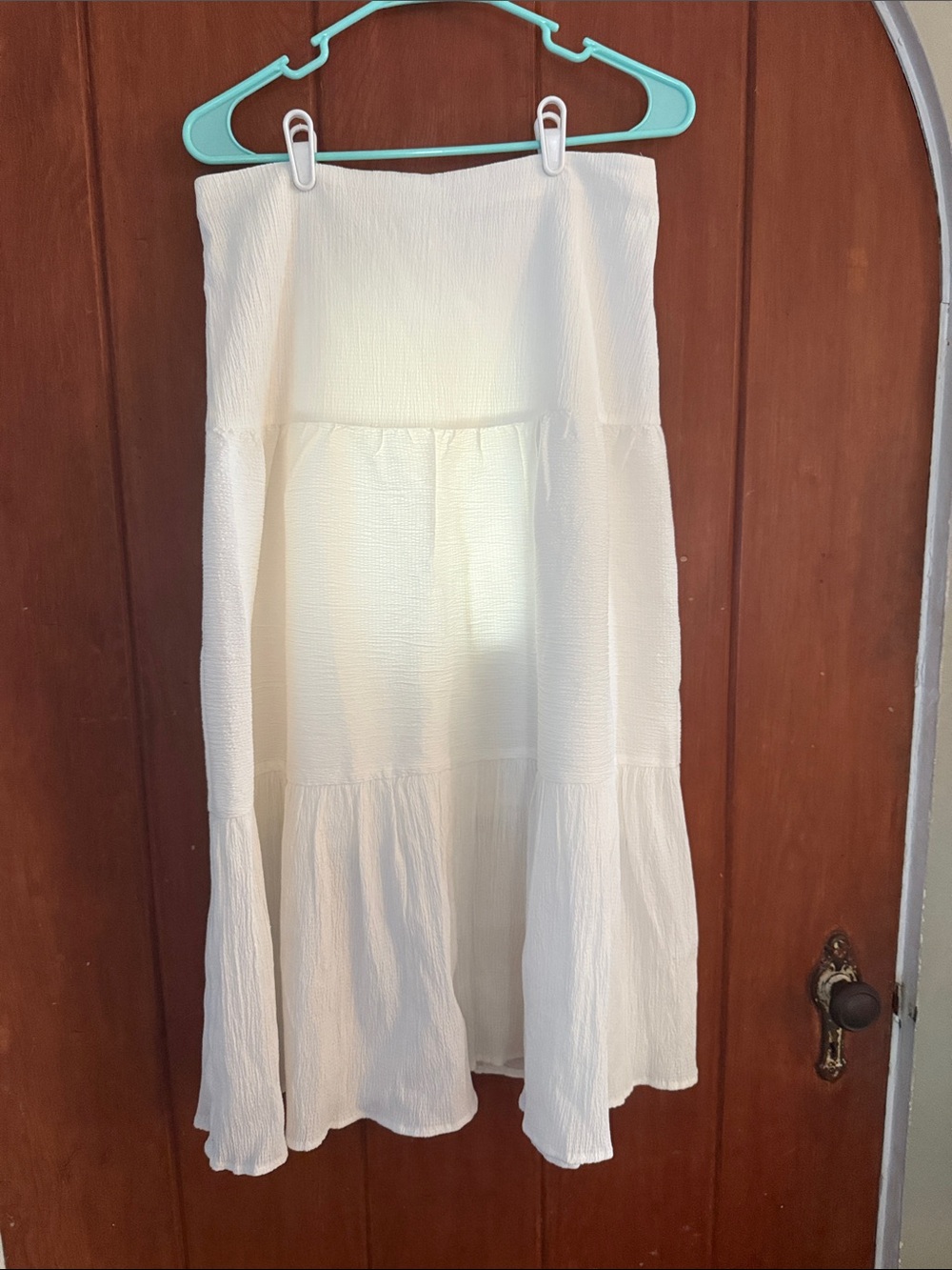 ASTR The Label White Tiered Maxi Skirt size Medium